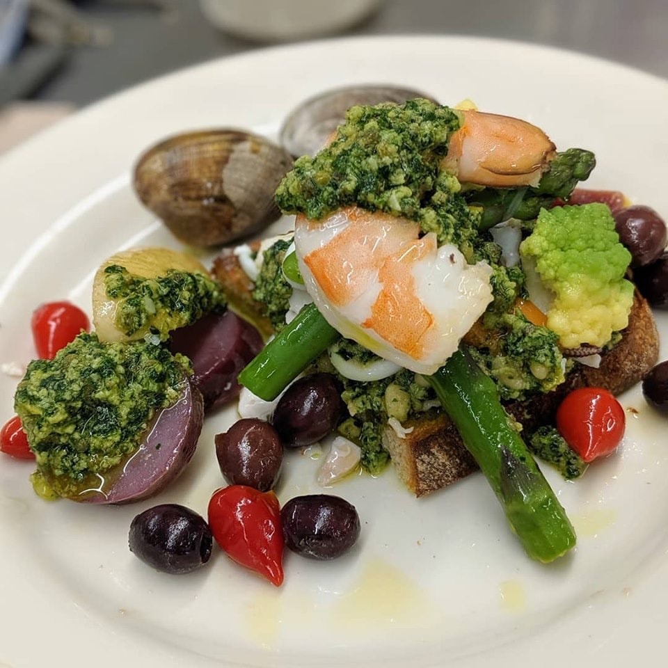 Seared scallops with pesto asparagus and vegetables